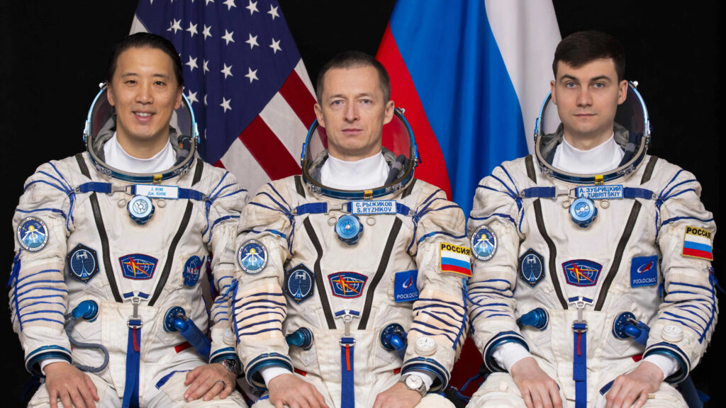 Watch Soyuz rocket launch new US-Russian crew to the ISS early April 8