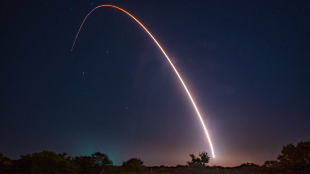 US military launches unarmed intercontinental ballistic missile on 4,200-mile test flight (video)