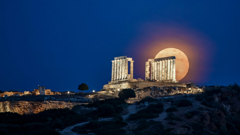 May's full Flower Moon delights skywatchers worldwide with stunning lunar display (photos)