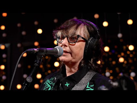Tsunami – Lucky (Live on KEXP)