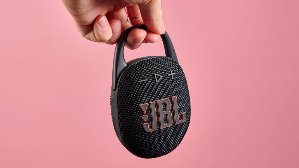 It’s been 1 year since I reviewed the JBL Clip 5 – here’s why it’s still my go-to Bluetooth speaker