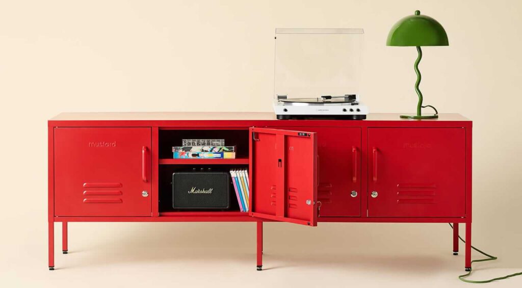 Utilizing the 'Unexpected Red' Theory in Your Home