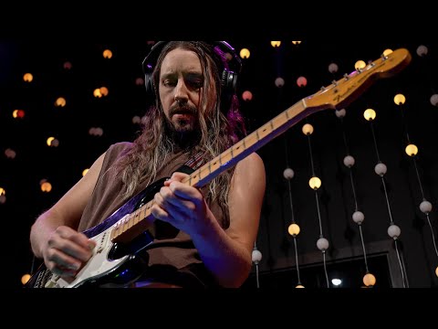 Circles Around the Sun & Mikaela Davis – Moonbow (Live on KEXP)