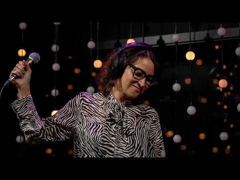 Adrian Quesada – Puedes Decir De Mi (Live on KEXP)
