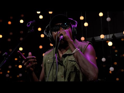 King Stingray – Lookin’ Out (Live on KEXP)