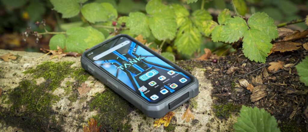I reviewed the 8849 Tank 4 Pro – and it's the first rugged phone with a projector that impressed me